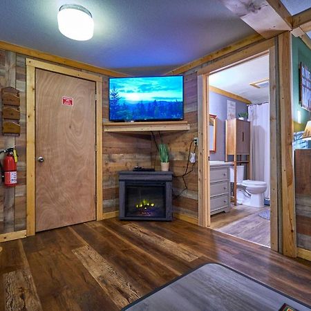 Steps From Downtown Pigeon Forge Parkway + Private Hottub And Firepit - Wifi - Firefly Bungalows Ngoại thất bức ảnh