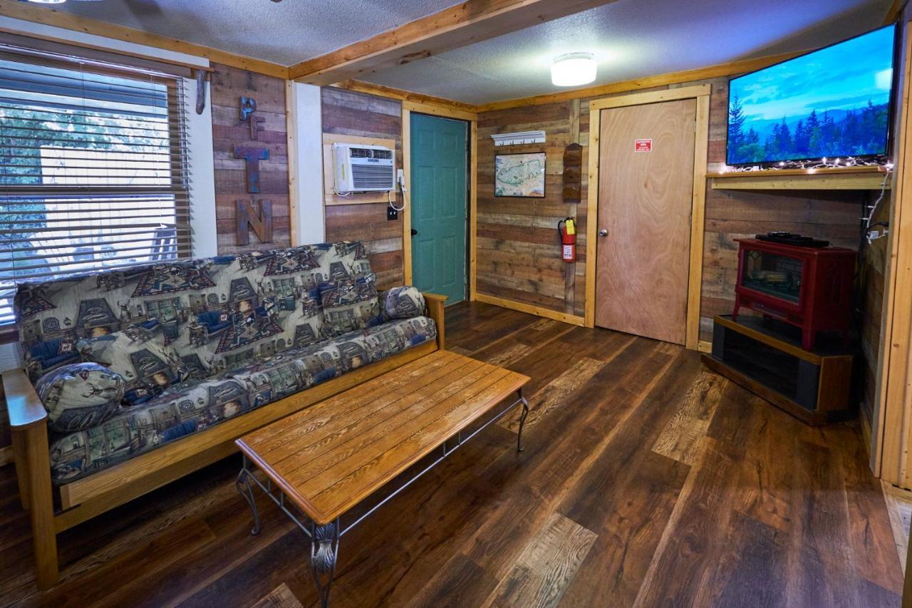 Steps From Downtown Pigeon Forge Parkway + Private Hottub And Firepit - Wifi - Firefly Bungalows Ngoại thất bức ảnh
