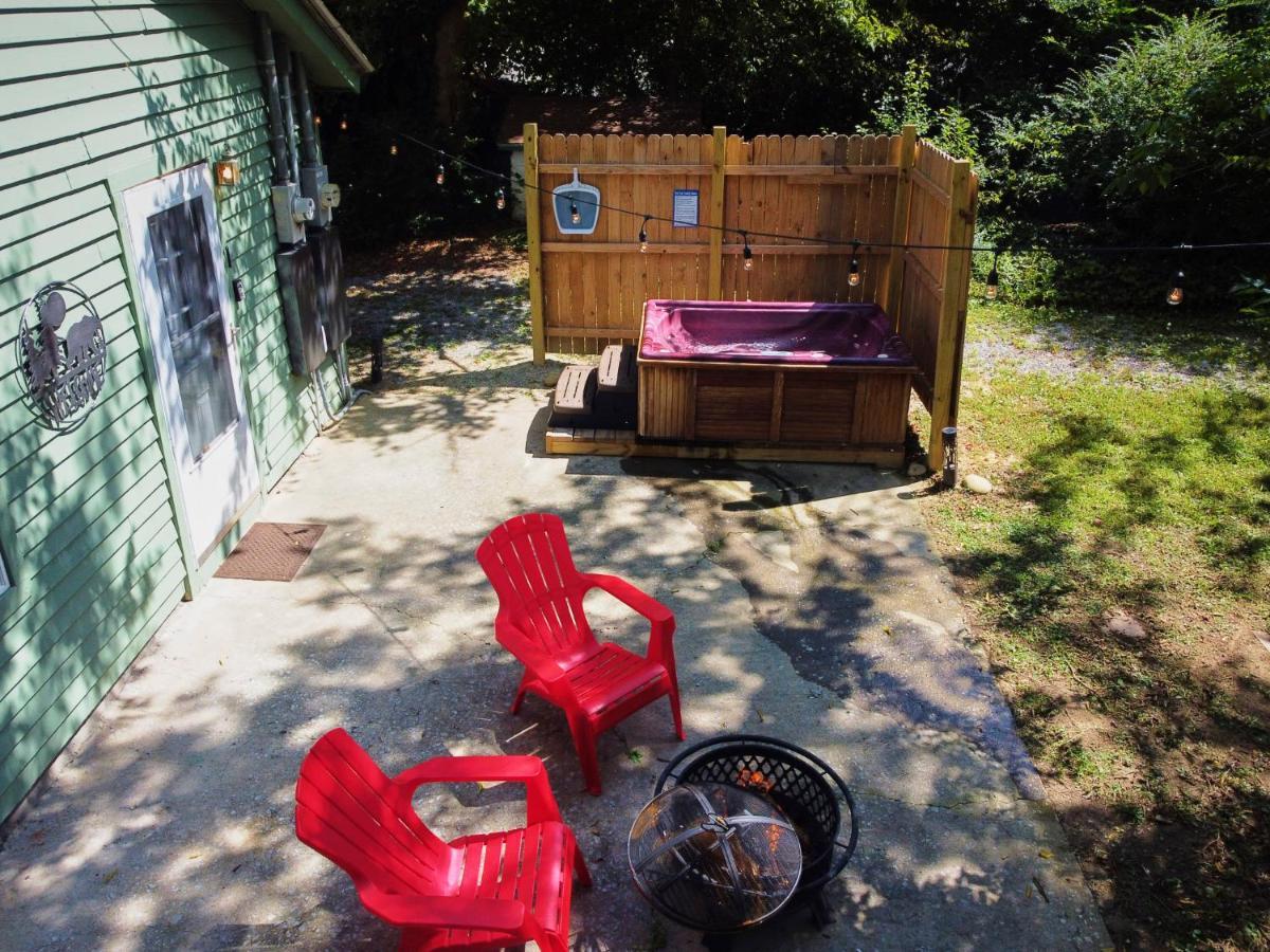 Steps From Downtown Pigeon Forge Parkway + Private Hottub And Firepit - Wifi - Firefly Bungalows Ngoại thất bức ảnh