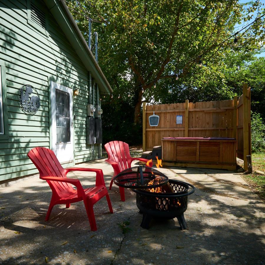 Steps From Downtown Pigeon Forge Parkway + Private Hottub And Firepit - Wifi - Firefly Bungalows Ngoại thất bức ảnh