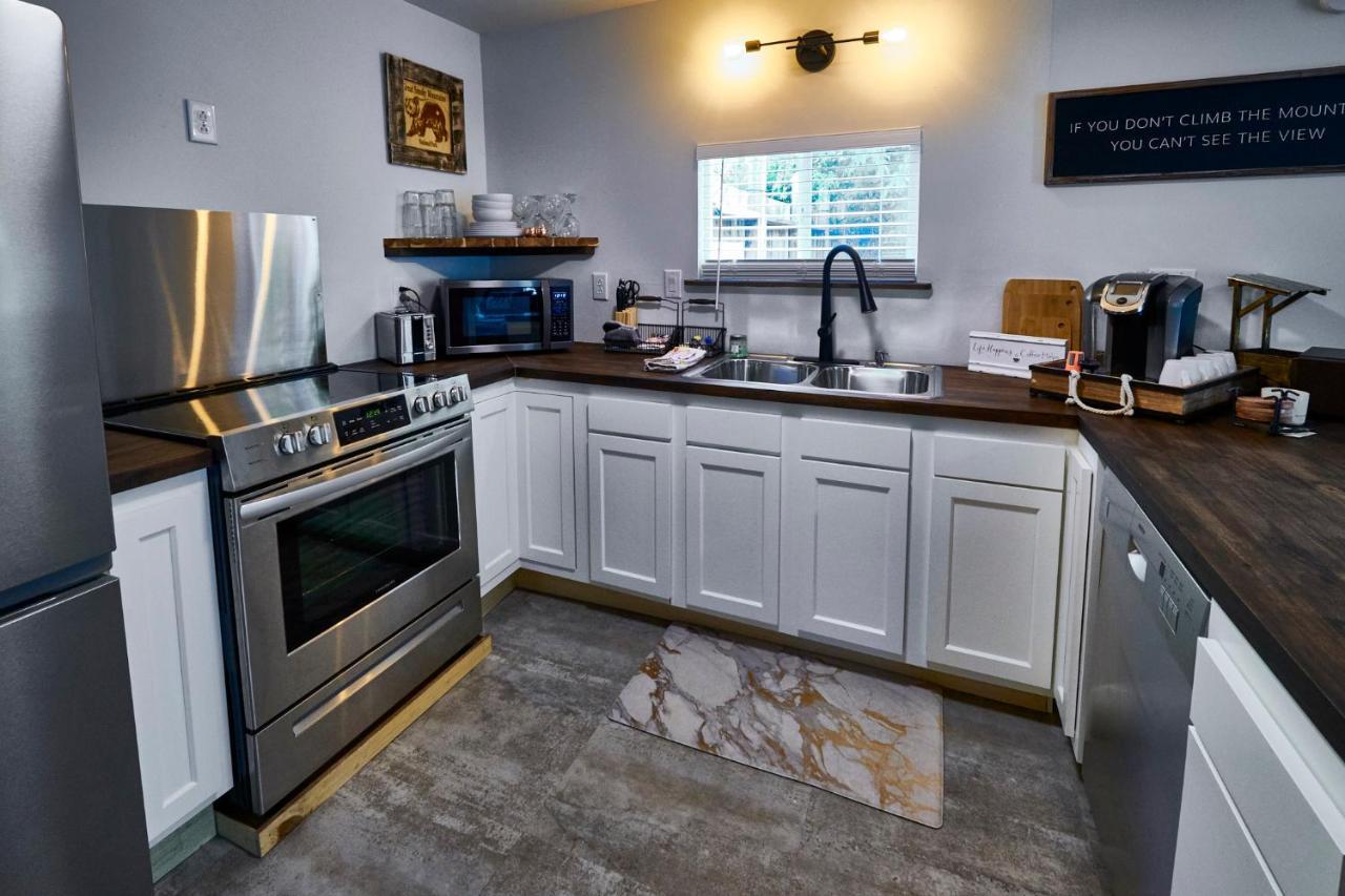 Steps From Downtown Pigeon Forge Parkway + Private Hottub And Firepit - Wifi - Firefly Bungalows Ngoại thất bức ảnh