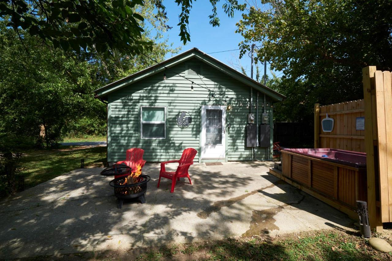 Steps From Downtown Pigeon Forge Parkway + Private Hottub And Firepit - Wifi - Firefly Bungalows Ngoại thất bức ảnh