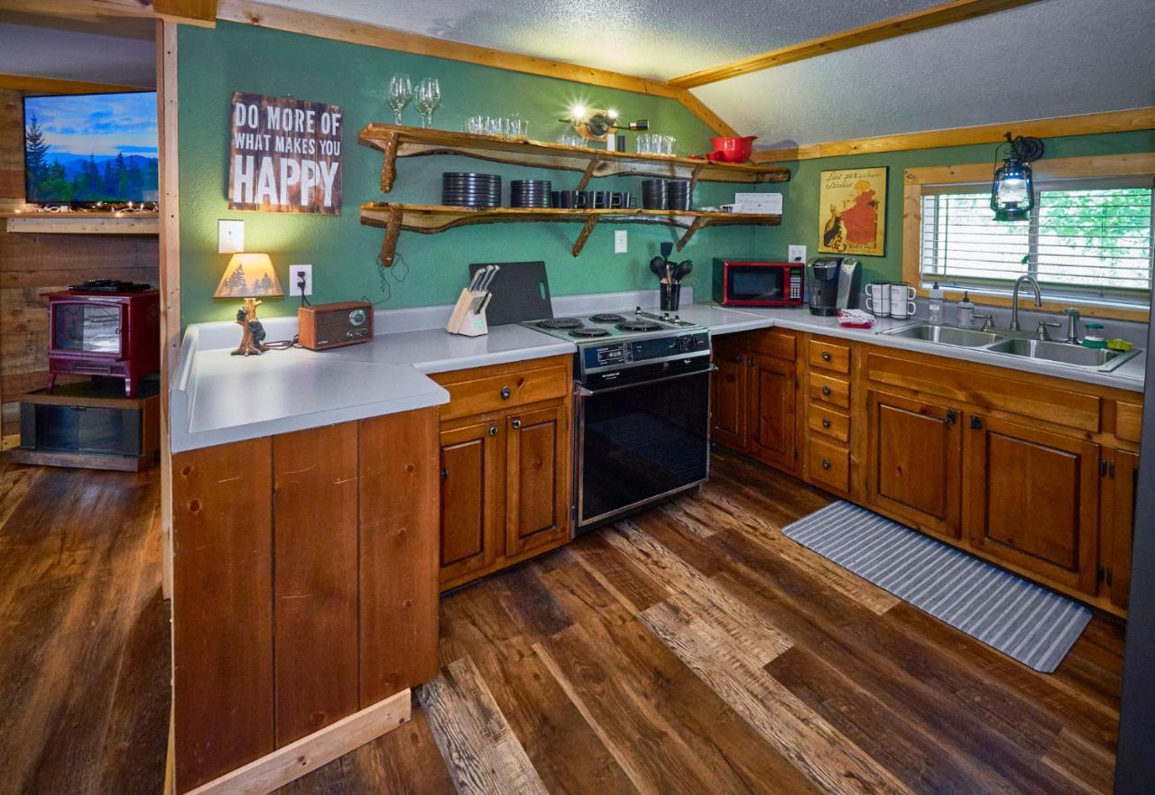 Steps From Downtown Pigeon Forge Parkway + Private Hottub And Firepit - Wifi - Firefly Bungalows Ngoại thất bức ảnh
