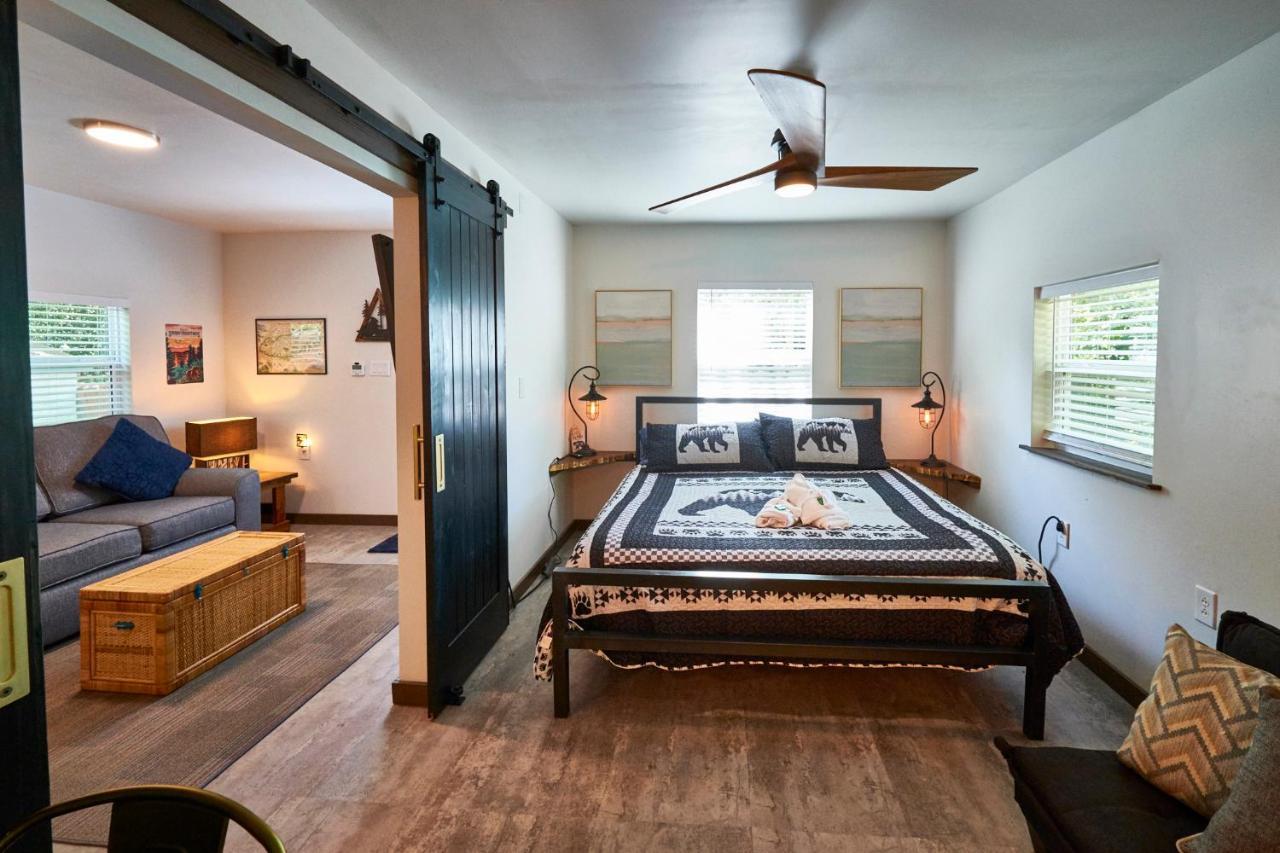 Steps From Downtown Pigeon Forge Parkway + Private Hottub And Firepit - Wifi - Firefly Bungalows Ngoại thất bức ảnh