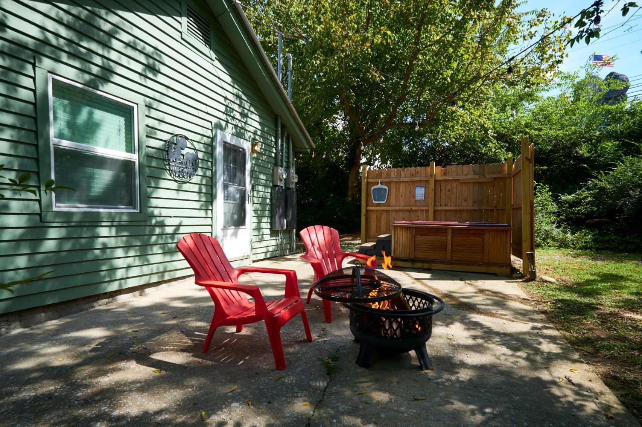 Steps From Downtown Pigeon Forge Parkway + Private Hottub And Firepit - Wifi - Firefly Bungalows Ngoại thất bức ảnh