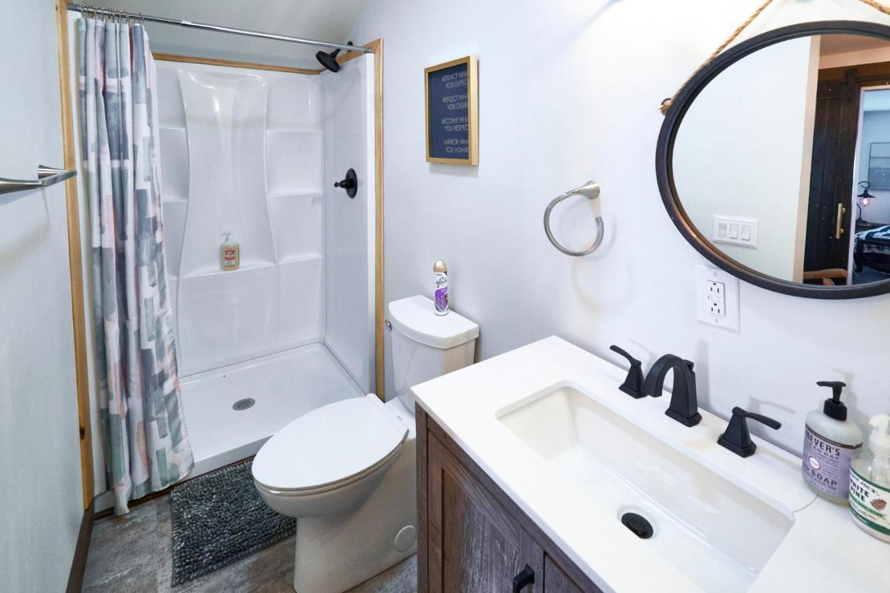 Steps From Downtown Pigeon Forge Parkway + Private Hottub And Firepit - Wifi - Firefly Bungalows Ngoại thất bức ảnh