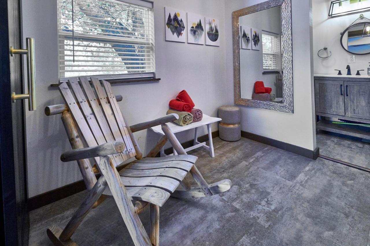 Steps From Downtown Pigeon Forge Parkway + Private Hottub And Firepit - Wifi - Firefly Bungalows Ngoại thất bức ảnh
