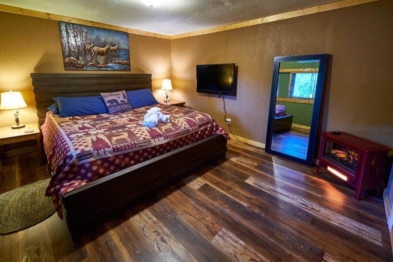 Steps From Downtown Pigeon Forge Parkway + Private Hottub And Firepit - Wifi - Firefly Bungalows Ngoại thất bức ảnh