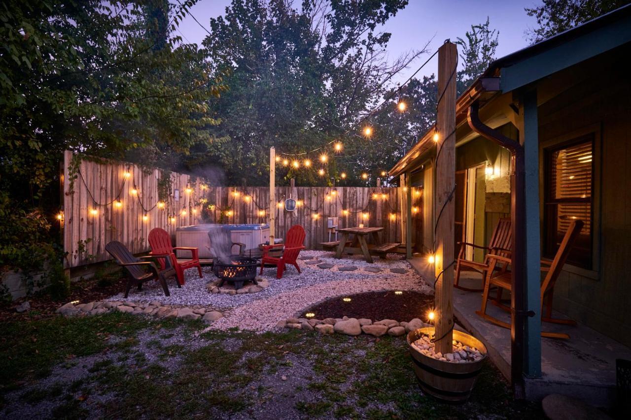 Steps From Downtown Pigeon Forge Parkway + Private Hottub And Firepit - Wifi - Firefly Bungalows Ngoại thất bức ảnh
